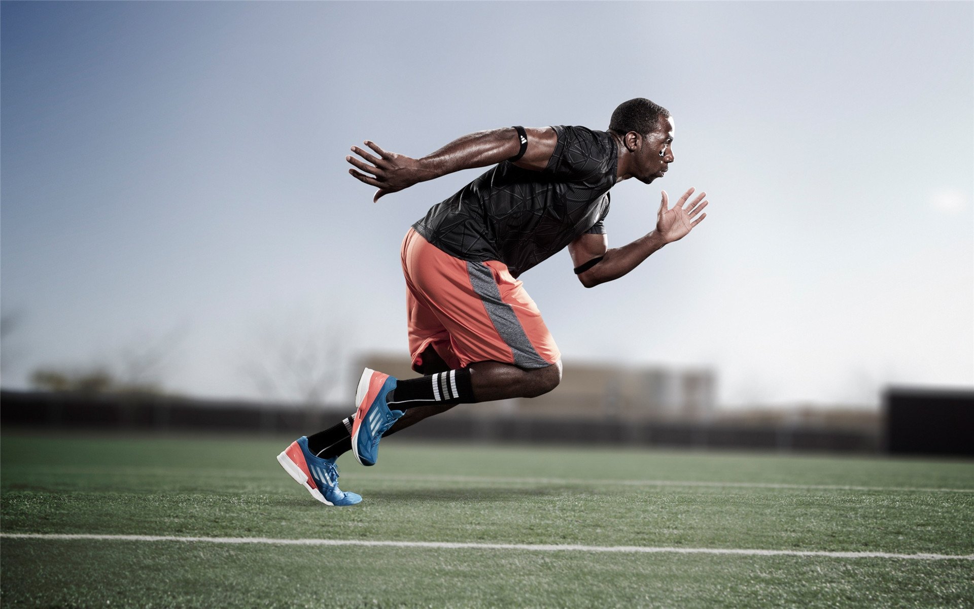 “英超奋勇拼搏，比赛节奏紧凑精彩”，英超的比赛