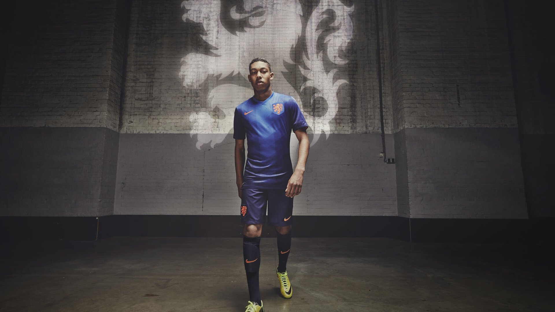 球队管理变革，新一代领队如何塑造未来球队？，球队领队是领导吗