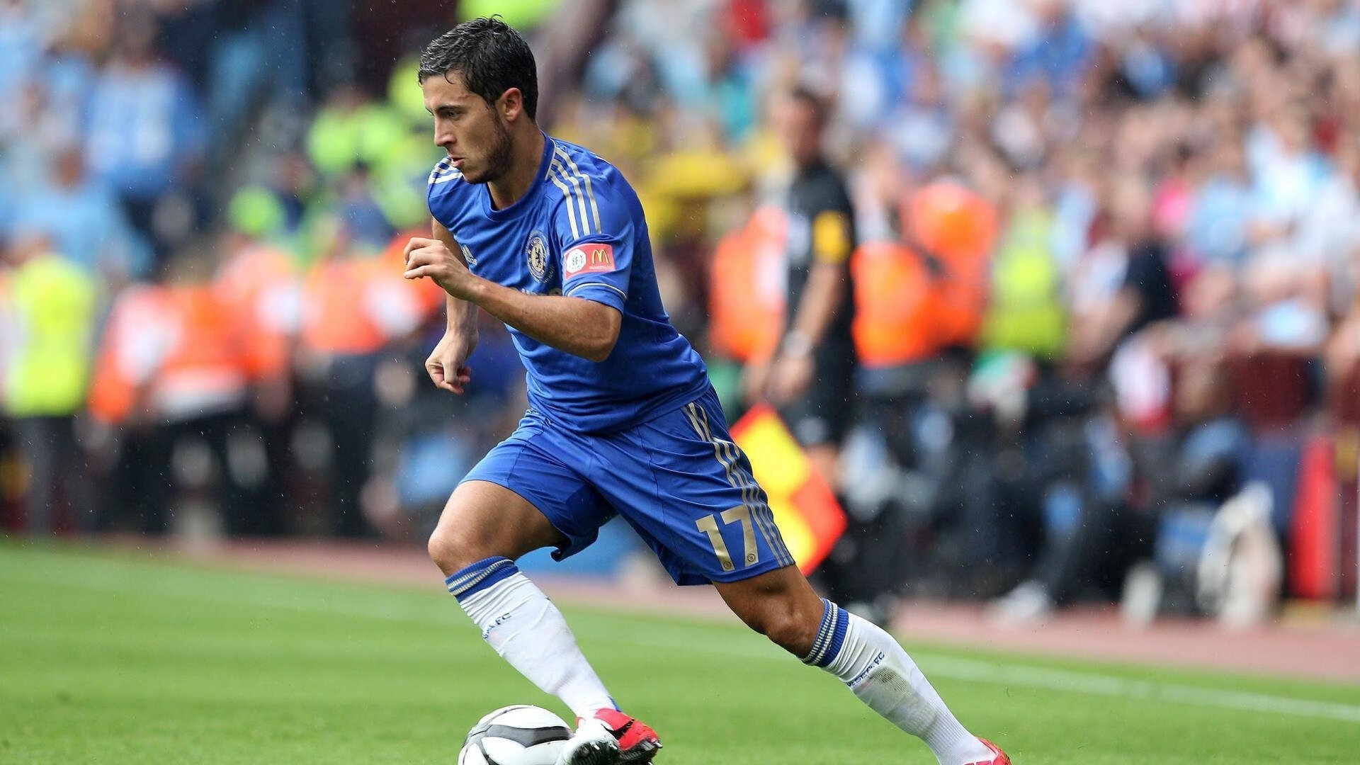 电竞周边市场爆火：收藏品、服饰、家具引领行业新风向，电竞周边产品